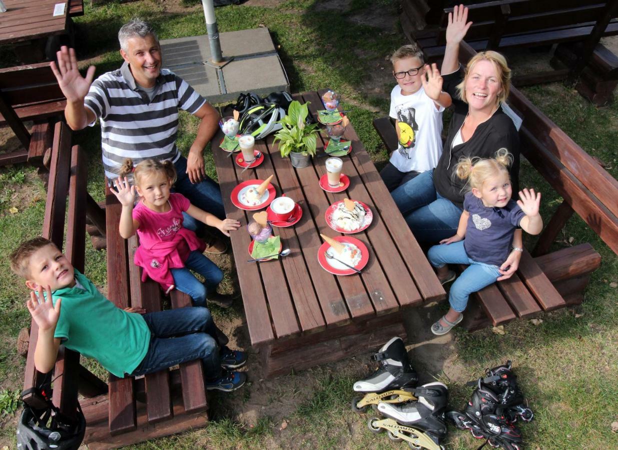 Familien- Und Freizeithotel Gutshaus Petkus Екстериор снимка